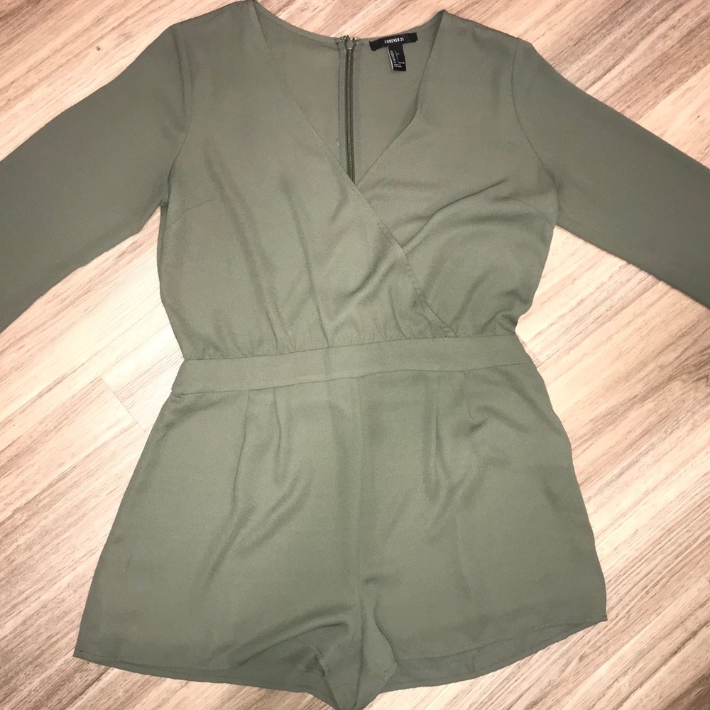 Romper - Picture 2 of 6